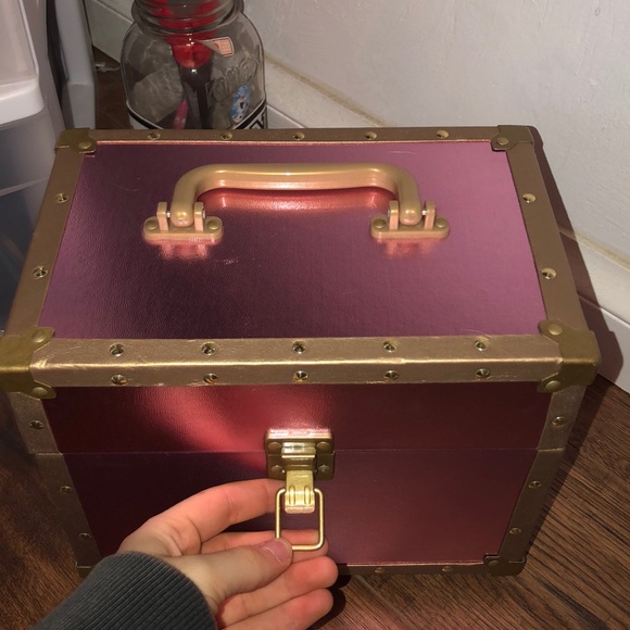 makeup case!! - Picture 2 of 7